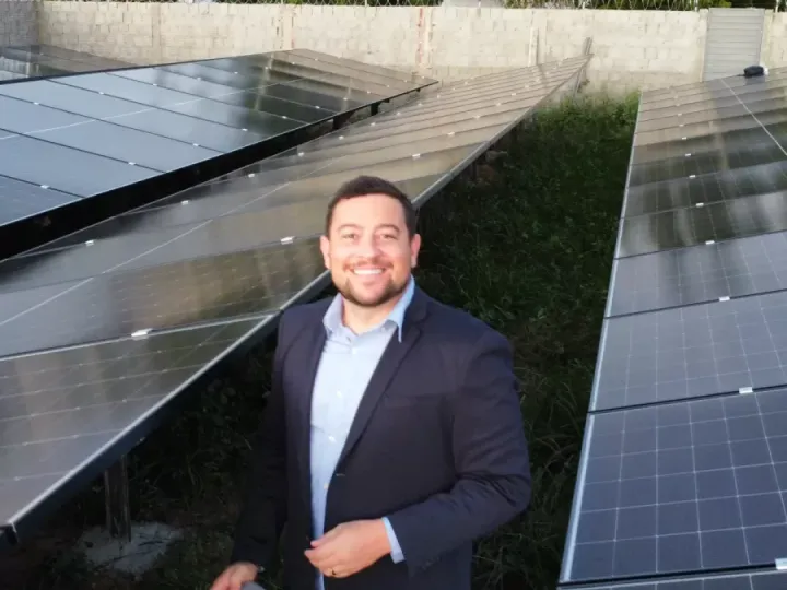 Instalação de energia solar fotovoltaica pela BG Solar, vista aérea